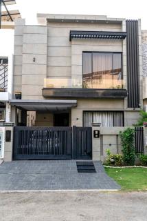 3 Beds Full House in DHA Ph 6 Near Raya & Dolmen - 4