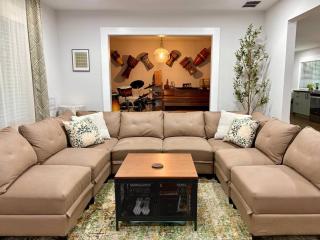 *FIFA Family Home* 2 Houses-in-1, Fully-Fenced - 7