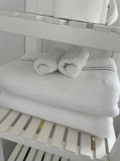 Beautiful room near airport - 6