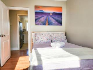 King beds 10 min to airport 20 min to downtown - 6