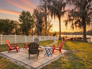 Private Lakefront Home with Dock Kayaks and Firepit Near Tampa - 9
