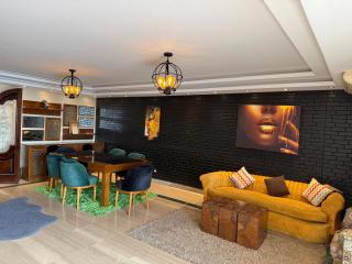 Stylish 3BR Apartment - Large Balcony - Nile View - 6