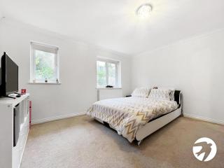 5 Bed Long & Short stay property with Wifi &parking sleeps 10 - 1