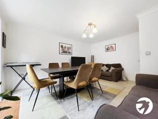 5 Bed Long & Short stay property with Wifi & dedicated parking - 1