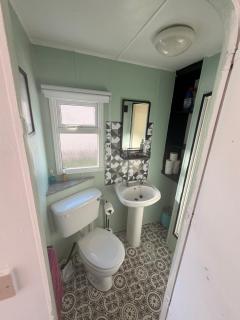 Hoopers Hideaway Caravan Rental SetonSands 2 - 3