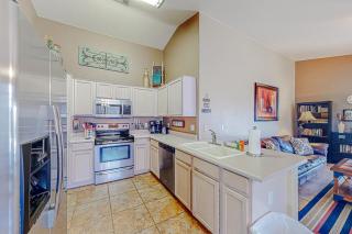 Desert charmer with enclosed yard, heated pool, smart TVs, WD, and full kitchen - 4