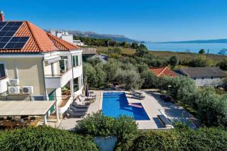 Family friendly house with a swimming pool Split - 25280 - 0