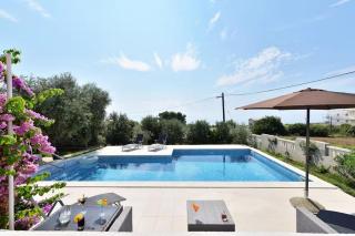 Family friendly house with a swimming pool Split - 25280 - 2