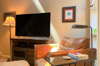 Condo with full kitchen, balconies, views of Mt Elden close to town - 3