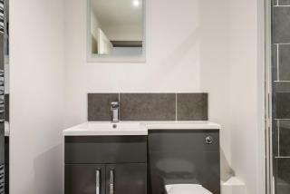 City Centre Modern Apartments - By VICHY Holidays - 9
