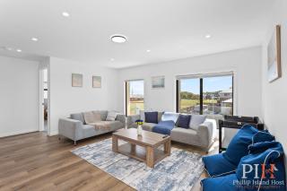 Spacious Central 2 story Luxury with views - 1