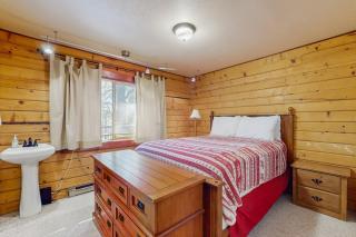 Cabin with grill, outdoor dining, & fireplace - drive minutes to hiking - 3