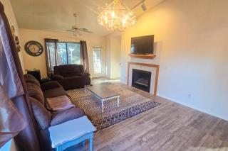Cozy condo with fireplace, washer, dryer, & WiFi - near town and Flagstaff trails - 8