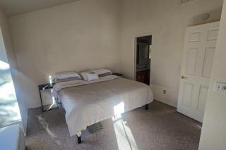 Cozy condo with fireplace, washer, dryer, & WiFi - near town and Flagstaff trails - 2