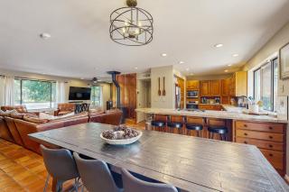 Spacious home w large yard, deck, mountain view, fire pit & grill - 5