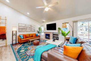 Adventurers retreat with PS5, modern kitchen, private patio, & desert views - 9