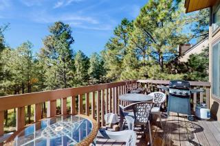 Comfy townhome with balcony, patio, fireplace, grill & WD - quiet location - 9