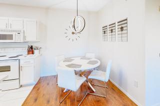 Pristine condo with a putting green, two pools, hot tub, & fitness room - 8