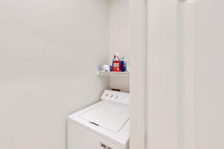 Pristine condo with a putting green, two pools, hot tub, & fitness room - 1