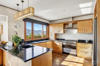 Mount Maude Retreat, Lake Hawea Views, sleeps 10 - 2