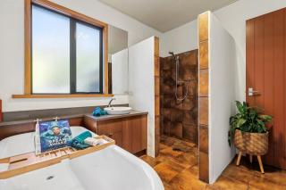 Mount Maude Retreat, Lake Hawea Views, sleeps 10 - 1