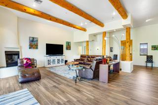 Stellar dog-friendly home with gas grill, patio, kitchen, TV, and washer, dryer - 9