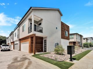 Elegant 4BR Home w Rooftop 5 min to Downtown - 5