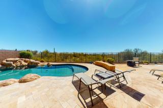 Snowbird-friendly home with fast WiFi, central AC, and private pool - 9