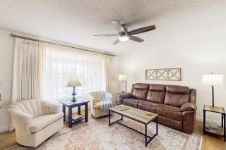 Snowbird-friendly golf-front home with pool, hot tub, grill, smart TVs, WD, AC - 6