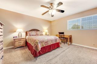 Downtown Home w Enclosed Yard, Gas Grill, Free WiFi, Central AC, Washer, Dryer - 9