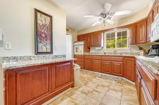 Downtown Home w Enclosed Yard, Gas Grill, Free WiFi, Central AC, Washer, Dryer - 2