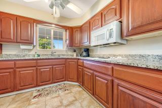 Downtown Home w Enclosed Yard, Gas Grill, Free WiFi, Central AC, Washer, Dryer - 1