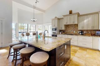 Family-friendly luxury home in Estate Groves with private pool & cabana, WiFi - 3