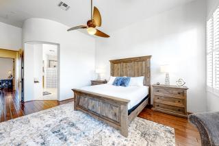 Dog-Friendly Desert Oasis w a Gourmet Kitchen, Private Pool, & Putting Green - 2