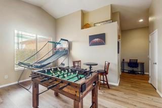 Modern home w private heated pool, backyard w patio & BBQ grill - 1