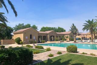 Escape to this stunning house in Mesa, AZ, where luxury meets comfort - 9