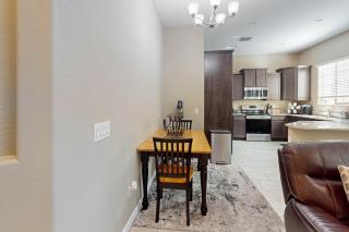 Escape to this stunning house in Mesa, AZ, where luxury meets comfort - 6