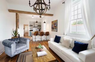 Modern Victorian House With Relaxing Courtyard - Near FQ - 9