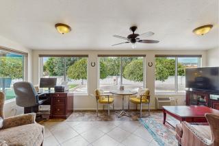 Sunny home with covered patio, grill, pool, tennis, hot tub, full kitchen, & AC - 5