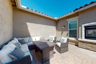 Southwestern stunner with enclosed yard, pool, putting green, & grill - 7