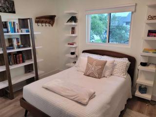 Waterfront Balcony Condo & Beach Access Hot Tub - Ruskin - 3