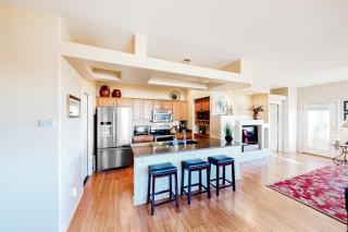 Serene mountain view condo with balcony, patio, washer, dryer, & board games - 1