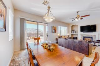 Contemporary & comfortable home with a pool, WiFi, washer, dryer & central air-conditioning - 7