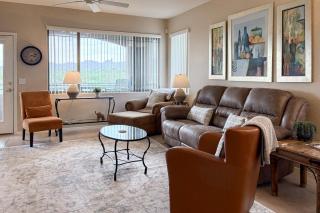 2nd-floor condo with sunset, mtn, & valley views, hot tub, pool, gym, balcony - 0