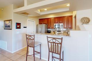 2nd-floor condo with sunset, mtn, & valley views, hot tub, pool, gym, balcony - 3