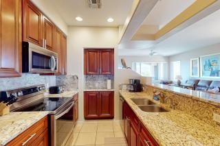 2nd-floor condo with sunset, mtn, & valley views, hot tub, pool, gym, balcony - 1