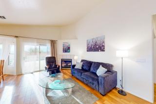 Modern Home w Patio & Mtn Views, Golf Nearby - 9 Mi to Tucson - 2