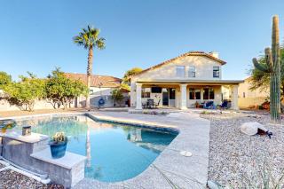 Lovely desert home with pool, covered patio, office, & mtn views - dog-friendly - 9