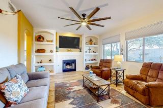 Lovely desert home with pool, covered patio, office, & mtn views - dog-friendly - 7