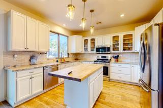 Lovely desert home with pool, covered patio, office, & mtn views - dog-friendly - 2